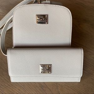 Jessica Moore crossbody purse with wallet included